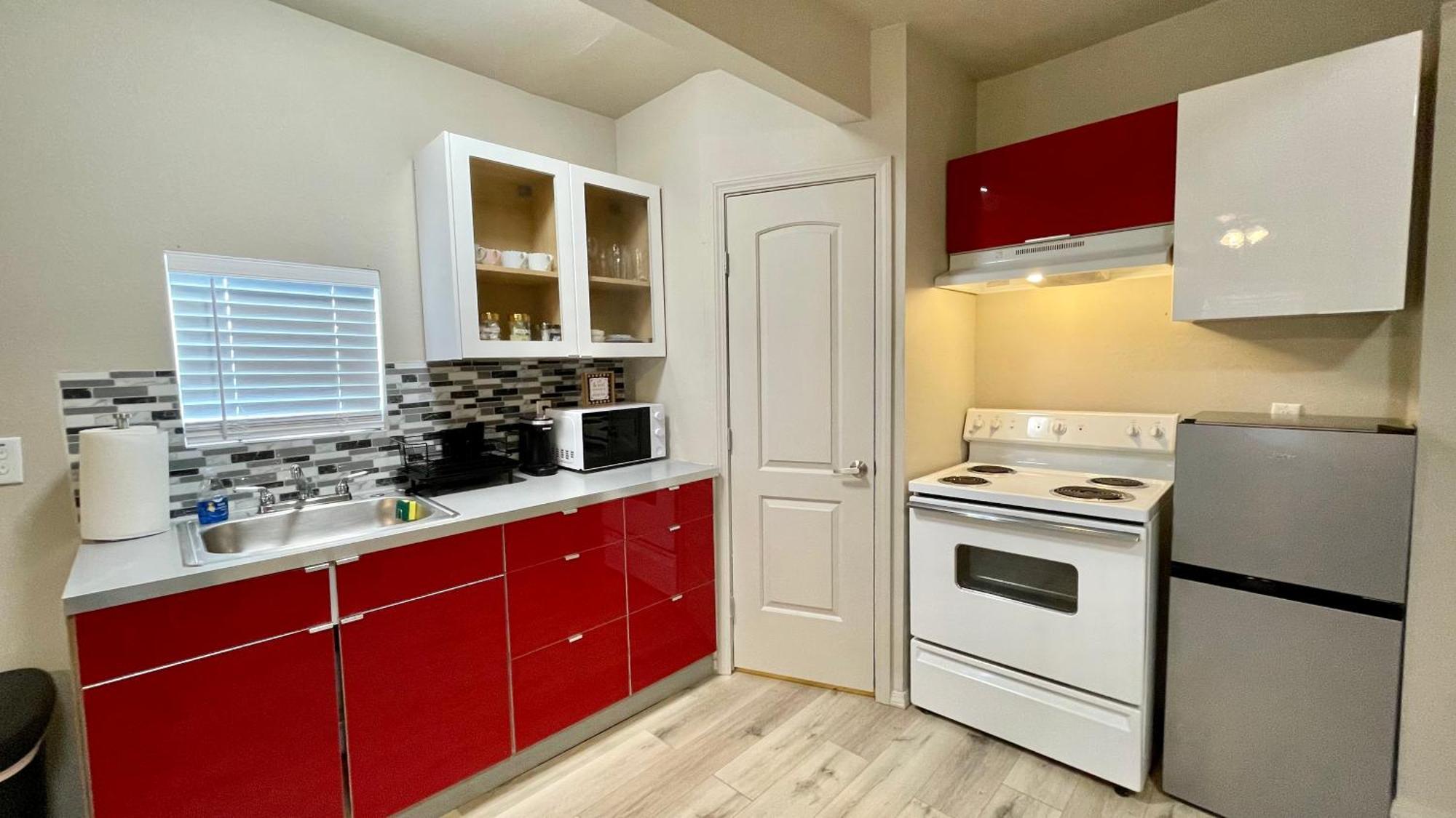 Great Location In Midtown! Daire Houston